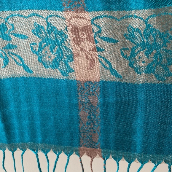 NEW Beautiful Turquoise design scarf with fringes - Picture 4 of 6